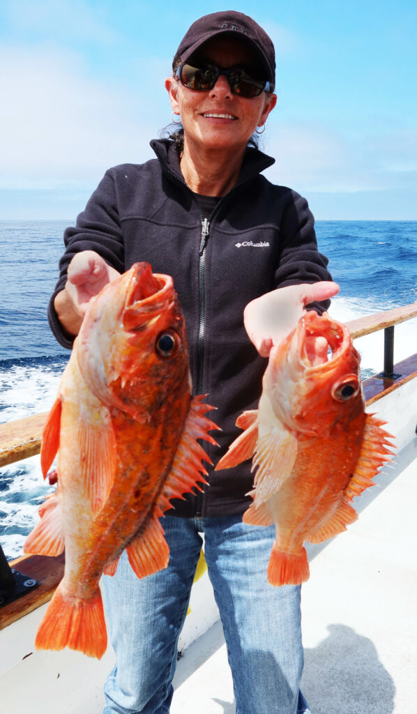 PFLUEGER MUSTANG WOOD FISHING LURE BOX RED SQUID NICE